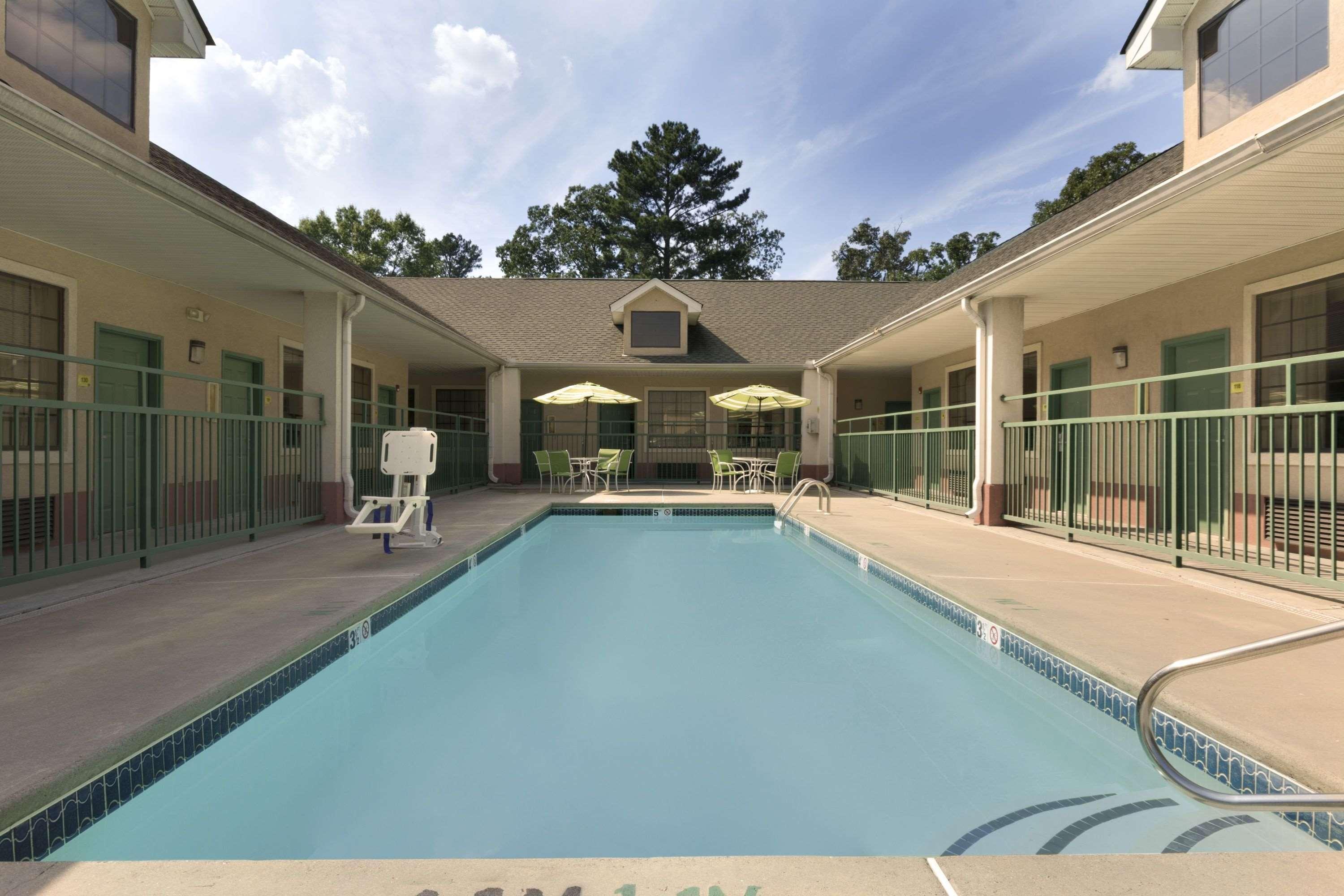 Super 8 By Wyndham Chatsworth/Dalton Dış mekan fotoğraf